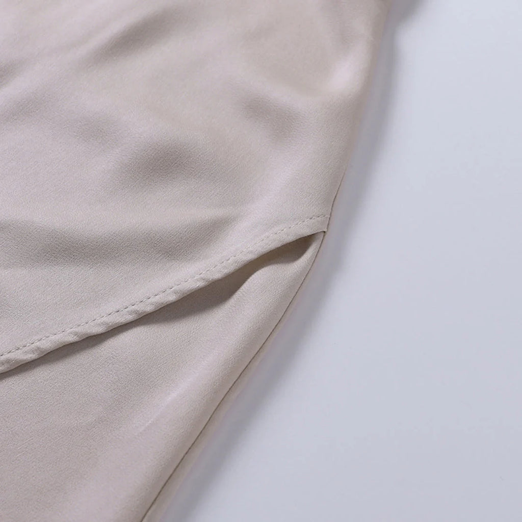 Lange Chiffon & Satijnen Jurk Met Pailletten En Elegante V-Hals