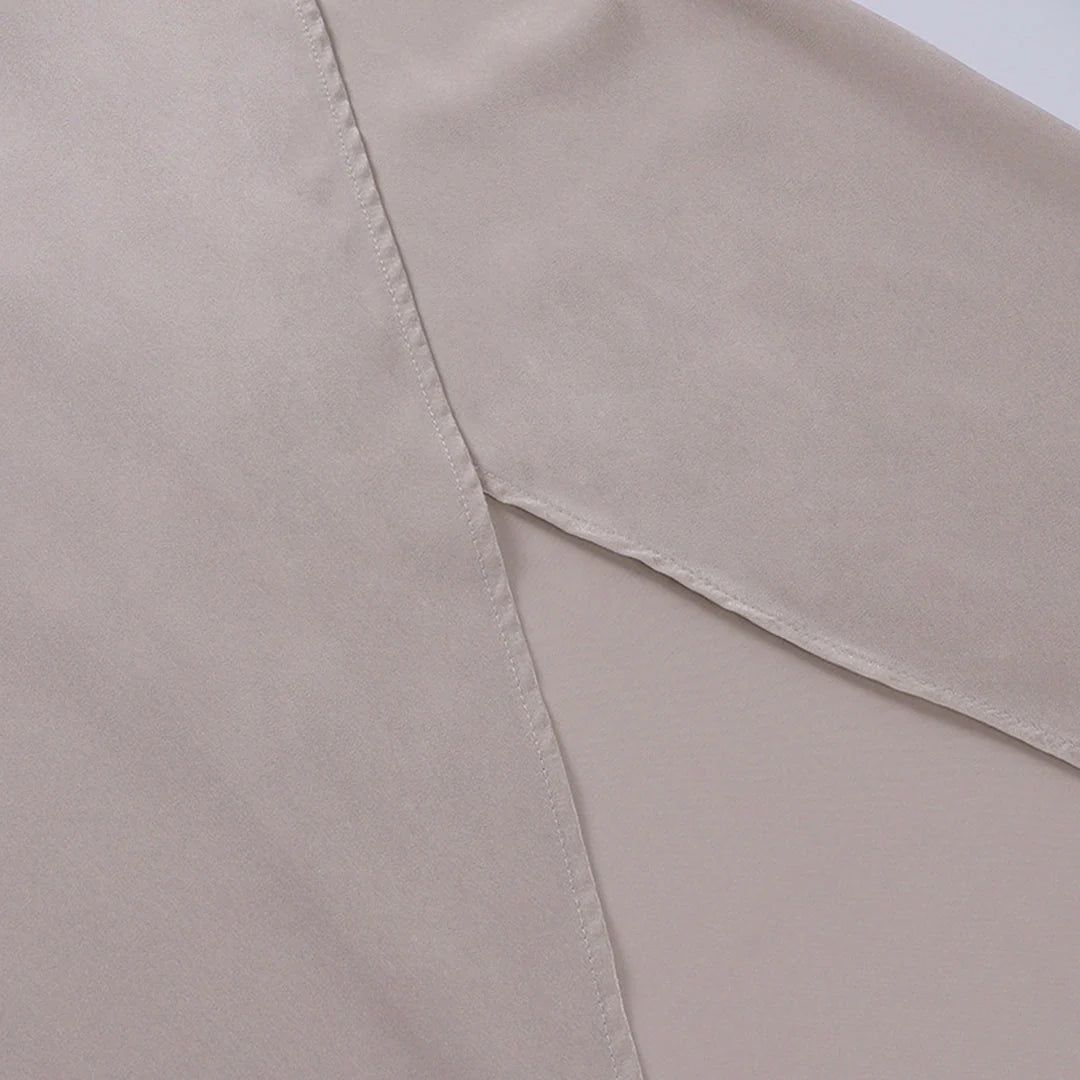 Lange Chiffon & Satijnen Jurk Met Pailletten En Elegante V-Hals